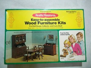 NUEVO EN CAJA MINIATURAS REALIFE VINTAGE COMEDOR CASA DE MUÑECAS MUEBLES DE MADERA HOBBY - Imagen 1 de 1