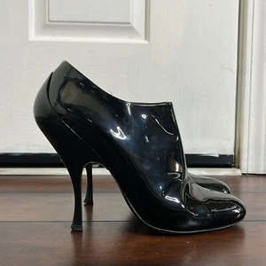 MIU MIU STIVALETTI LATERALI NERI VERNICE CERNIERA POMPE TG 38 MADE IN ITALY DIFETTO - Foto 1 di 14