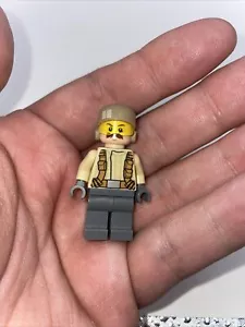 LEGO Star Wars Ep 7 Resistance Trooper Minifigura (75131) sw0696 Casco Dañado - Imagen 1 de 5