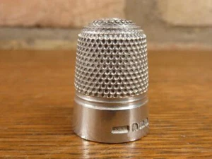 Un bonito dedal Henry Griffith vintage con sello plateado Birmingham 1927 - Imagen 1 de 1