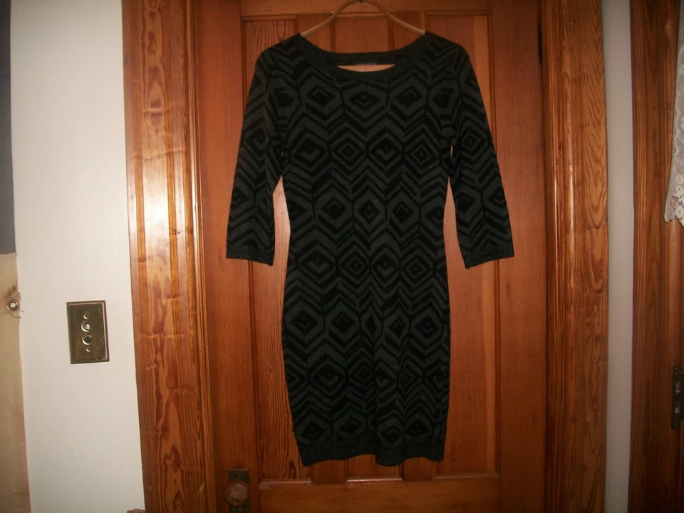  BOM ~My Michelle~Vestido Suéter de Malha Cinza Escuro Estampa Geométrica Feminino Tamanho M - Imagem 1 de 4