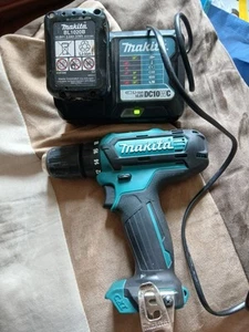 Taladro Makita DF331D 10,8 V (batería X1) y cargador DC10WC probado/funcionamiento/cargado - Imagen 1 de 10