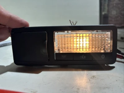 03-10 保时捷 Cayenne 955 957 右后圆顶灯阅读地图灯黑色 — 第 1/4 张图片