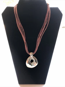 Collar St. Thomas Multi Hilos Seis Hilos Cordón Grande Tono Dorado Colgante 21 Pulgadas - Imagen 1 de 10