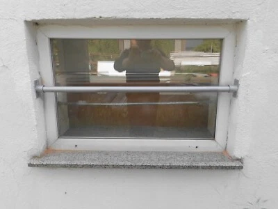 Fenster Absturzsicherung Fenstergitter Sicherheitsstange Fallschutz Sicherung - Bild 1 von 4