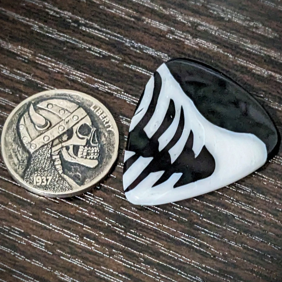 Боросиликатное стекло гитарный медиатор - черный и белый - ручной работы коллекционное музыкальное искусство  - Изображение 1 из 1