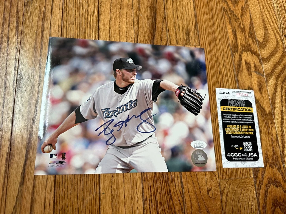 Roy Halladay Signed 8x10 Photo- JSA AUTHENTICATED- MLB Toronto Blue Jays - Image 1 of 1