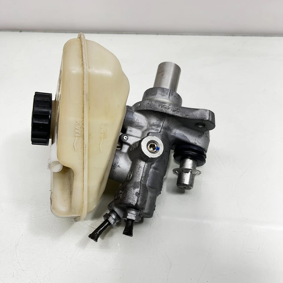 Reservatório de fluido de freio 2005 - 2013 Mercedes-Benz S550 W221 A2214300002 fabricante de equipamento original - Imagem 1 de 4