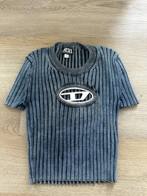 DIESEL women’s size M- Anaheim Logo Plaque T shirt - Image 1 of 4