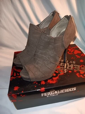 Fergalicious Fergie Gris Gamuza 4” Tacón Botines Botines Mujer Zapatos Talla 6.5 Foto 1 de 4