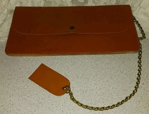 Cartera y cadena vintage de cuero marrón con solapa superior 3 compartimentos 1 cremallera camionero motociclista - Imagen 1 de 8