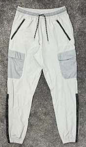 Nike Air Max pantaloni cargo grigi uomo taglia Medium, ottime condizioni RARO PREZZO AL PUBBLICO £85 - Foto 1 di 17