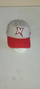 Nuovo con etichette Arkansas Naturals Cappello Regolabile Strapback Rosso su Grigio Maglia Stile Camionista... - Foto 1 di 6