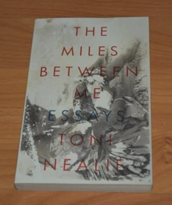 THE MILES BETWEEN ME By Toni Nealie Very Good Paperback - Foto 1 di 2