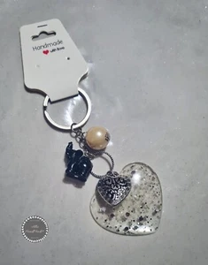 Portachiavi cuore in resina con glitter argento, elefantino portafortuna e perle - Foto 1 di 1
