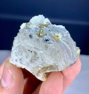 Cristales de microlita raros en mica de Skardu Pakistán - 41 gramos - Imagen 1 de 6