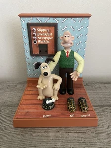Vintage  Wallace and Gromit Wesco Talking Alarm Clock - Picture 1 of 2