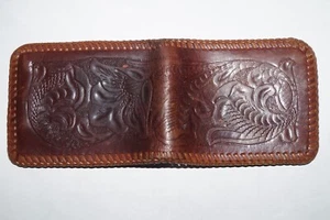 VINTAGE MEXICAN HAND TOOLED EMBOSSED BROWN LEATHER BI FOLD WALLET - Picture 1 of 5