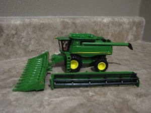 Ertl 1/64 John Deere 9760STS Combine Farm Toy - Picture 1 of 3