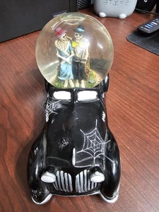 Collectible Halloween Skeletons Couple In Car Snow Globe - Picture 1 of 5