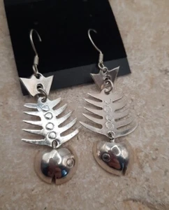 Pendientes colgantes vintage de plata de México con peces perforados - Imagen 1 de 13