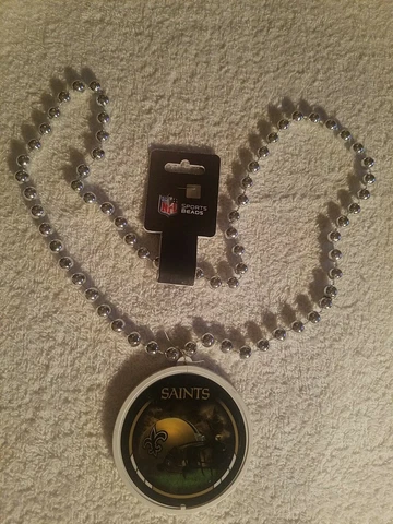 New Orleans Saints NFL Madri Gras Sports Beads Necklace With Medallion Cover