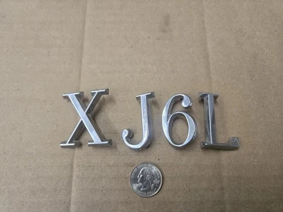 Jaguar OEM 1974-1979 XJ6L XJ6 L Cromo Letra Trasera Emblema Insignia Logo BD38856 Foto 1 de 4