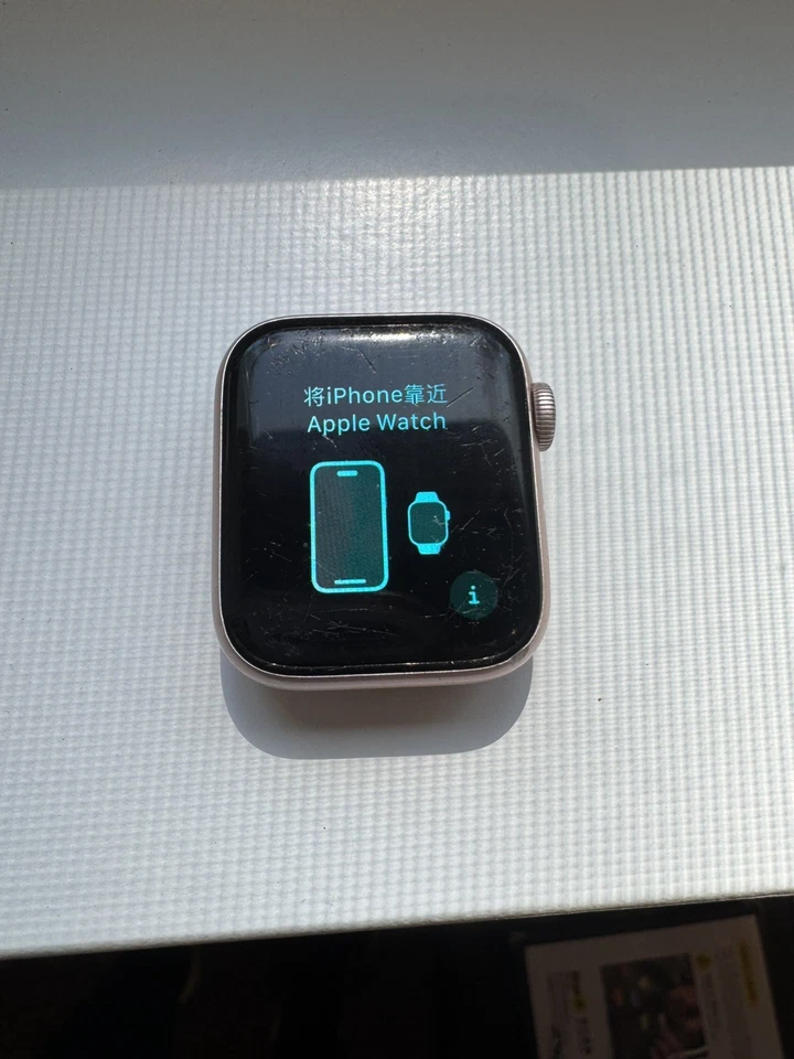 Apple Watch Series 4 40 mm Rose Gold Aluminum Case GPS - Image 1 of 4