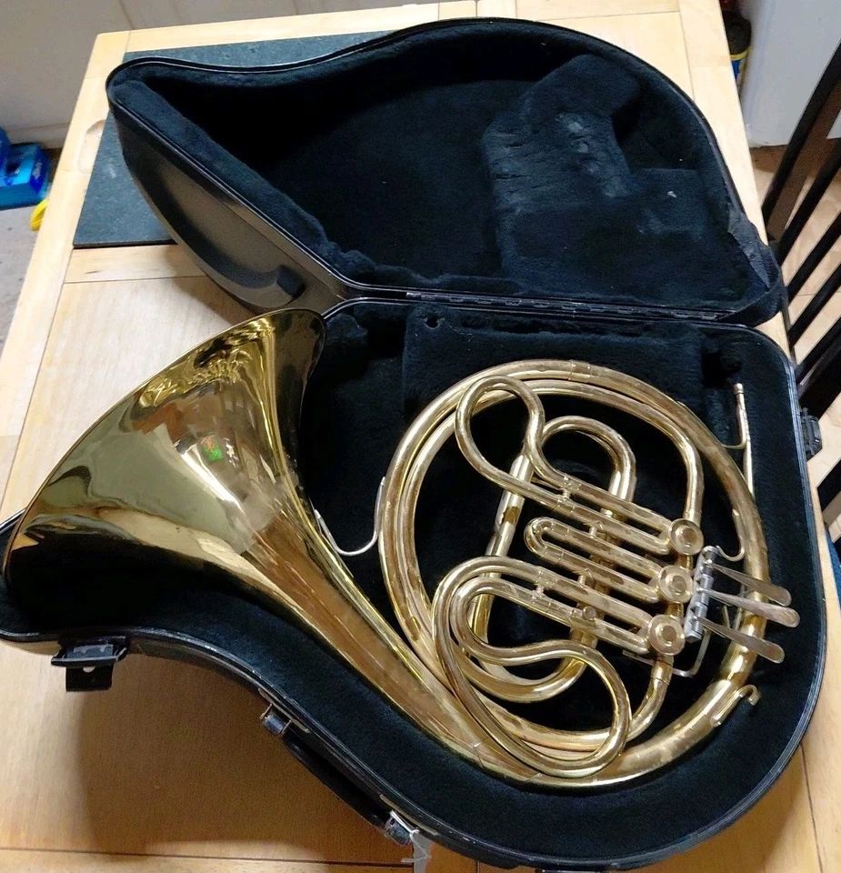 Cuerno francés Cleveland King vintage y estuche Foto 1 de 4