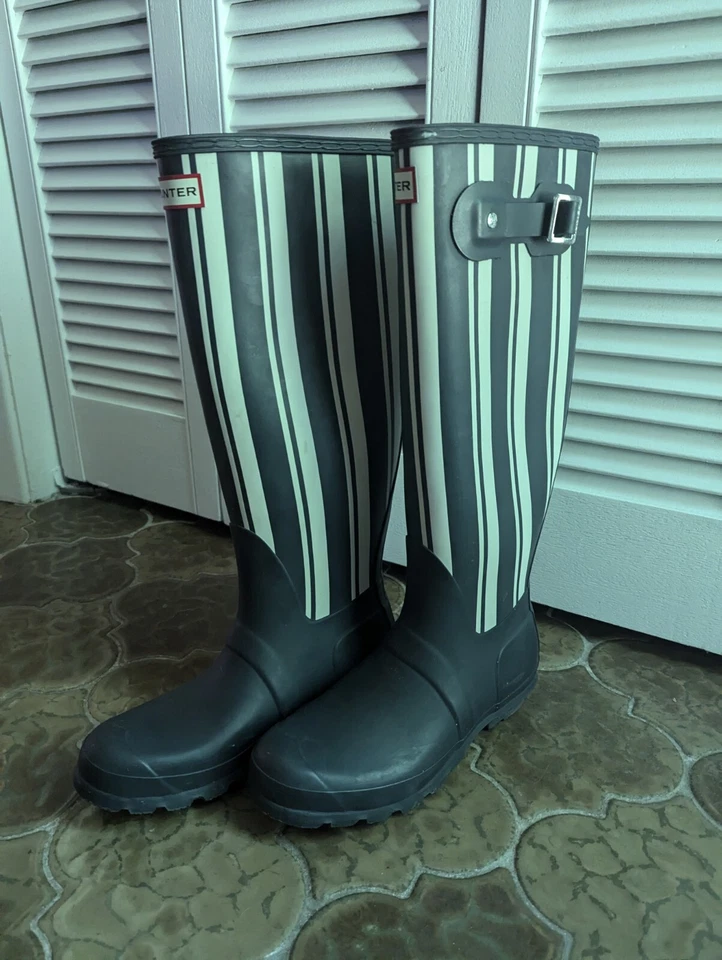 Botas Hunter Wellies Garden listra alta chuva azul marinho/branco 8 mulheres EUA - Imagem 1 de 1