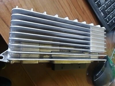 amplificatore  audio AUDI NUOVO !!: 8TO035223AD 030-8T0035223 G - 7203003004-00 - Immagine 1 di 4