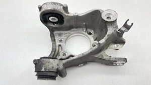 Carcasa de cojinete de rueda de nudillo trasero derecho AUDI A8 2011-2012 OEM #4H0505436D - Imagen 1 de 5