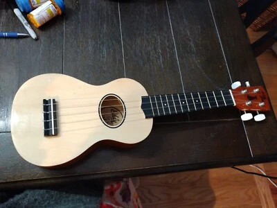 Eddy Finn Ukulele Minnow  Spruce Top Mahogany Back + Sides EF-MN - Image 1 of 4