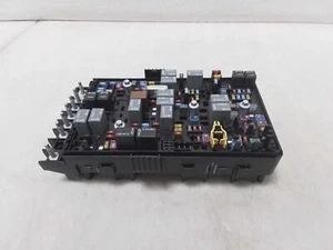Jeep JL Wrangler 2.0L Fuse Box Power Module 68250645AD 2018 147136 - Picture 1 of 8