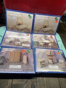 Casa delle Bambole Mobili in Legno Kit Fai da Te Sei Totali Nuovi Sigillati Camera da Letto, Cucina Ecc - Foto 1 di 6