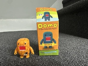 2011 Toy2R Domo Qee Series 3 Bee Hive Domo Rare 1/30 Figure Honeycomb - Bild 1 von 4