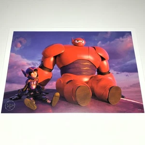 Big Hero 6 Lithographie Baymax Hiro Hamada Exclusive Disney Store Print 10x14 2015 - Bild 1 von 3