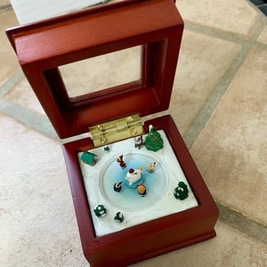 Vintage MR CHRISTMAS MUSIC BOX Skaters Snowman “We Wish You Merry Christmas” - Picture 1 of 7