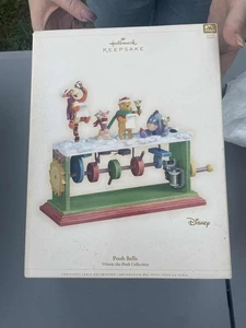 Hallmark 2006 Musical POOH BELLS Disney Winnie Pooh Musical VIDEO WORKS QFM4486 - Picture 1 of 1