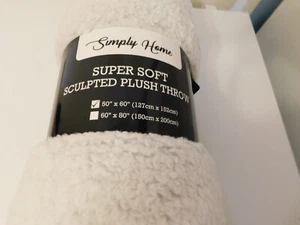 NWT SIMPLY HOME SUPER SOFT SCULPTED PLUSH THROW 50" x 60"  WHITE - Picture 1 of 2