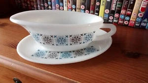 Vintage JAJ PYREX Chelsea : Gravy / Sauce Boat & Stand : vgc - lot 1 - Picture 1 of 5