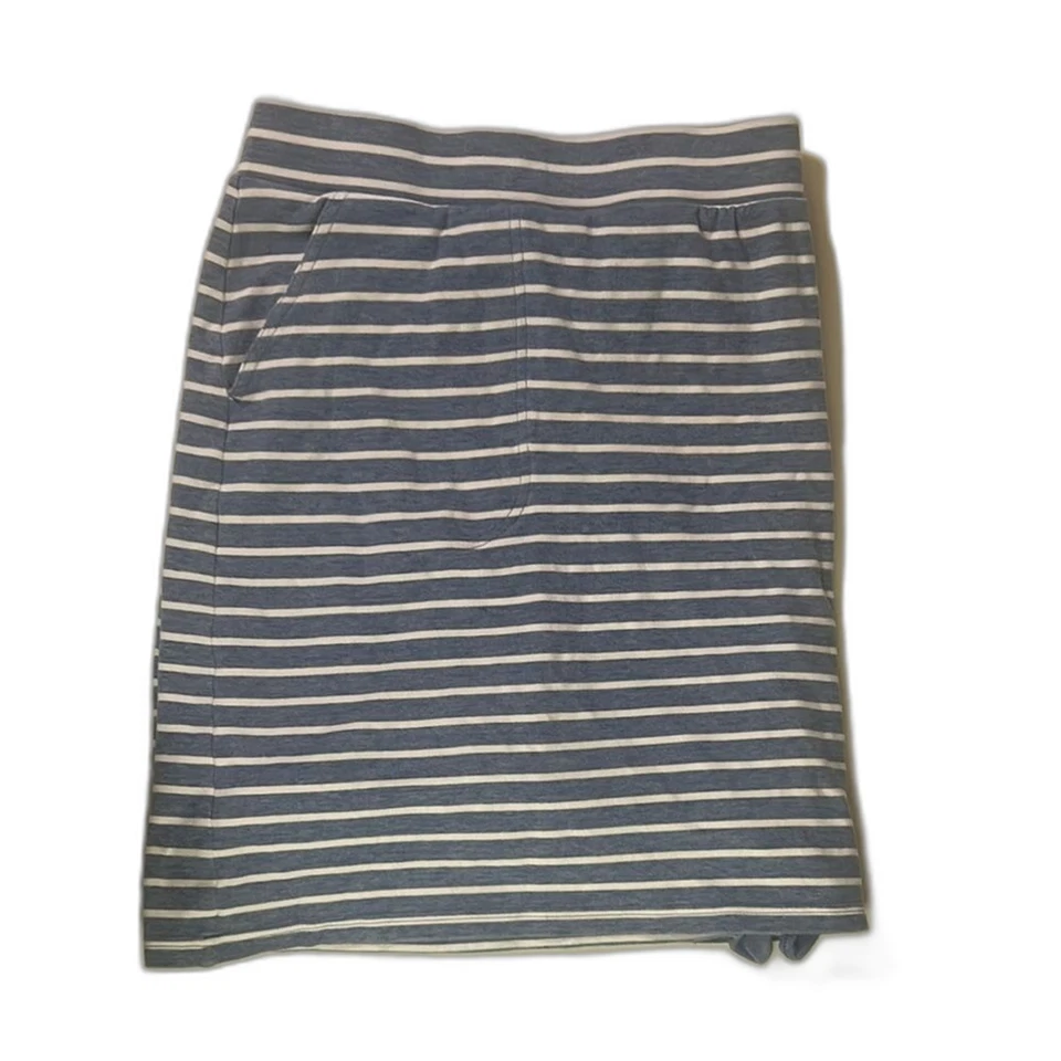 Croft and Barrow Skort Mujer’s 4x Punto Suave Rayas Azul y Blanco con Bolsillos Foto 1 de 4