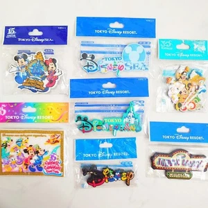 Juego de 7 imanes conmemorativos estilo logotipo tierra mar Tokyo Disney Resort - Imagen 1 de 24