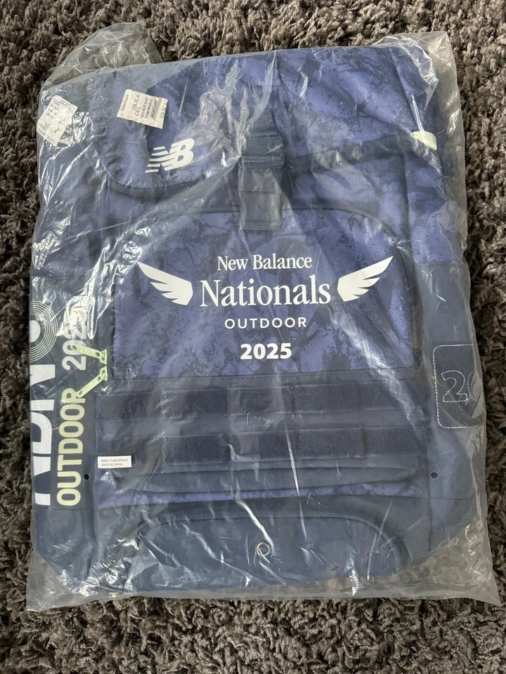 NUEVO (sellado) - Mochila de pista New Balance Nationals Outdoor 2025 Foto 1 de 2