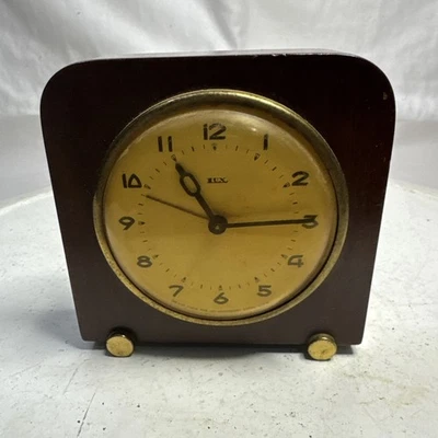 Reloj despertador de cuerda Lux vintage - marco de madera Foto 1 de 4