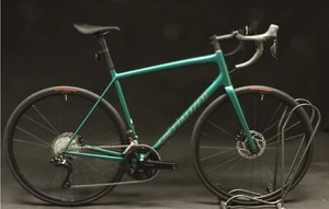 2024 Specialized Aethos Comp 105 Di2 Bike 58cm Metallic Pine Green Floor Demo - Picture 1 of 12