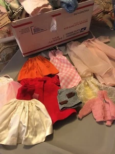 Lotto di abiti vintage Barbie - Foto 1 di 6