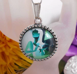 Ketten Anhänger Silhouette Frau grün Glas Cabochon 25 mm mit Fassung - Amulett - Bild 1 von 4