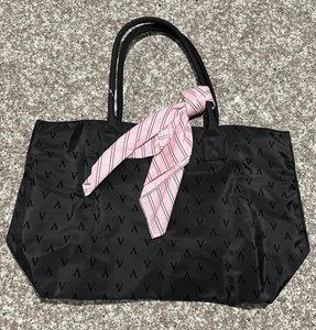 Victoria's Secret Black Zippered Tote & Pink Scarf Gorgeous! New - Picture 1 of 7