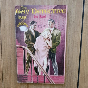 VINTAGE 1961 THE GAY DETECTIVE BY LOU RAND PULP NOVEL GAY INTEREST SABER BOOKS - Foto 1 di 8